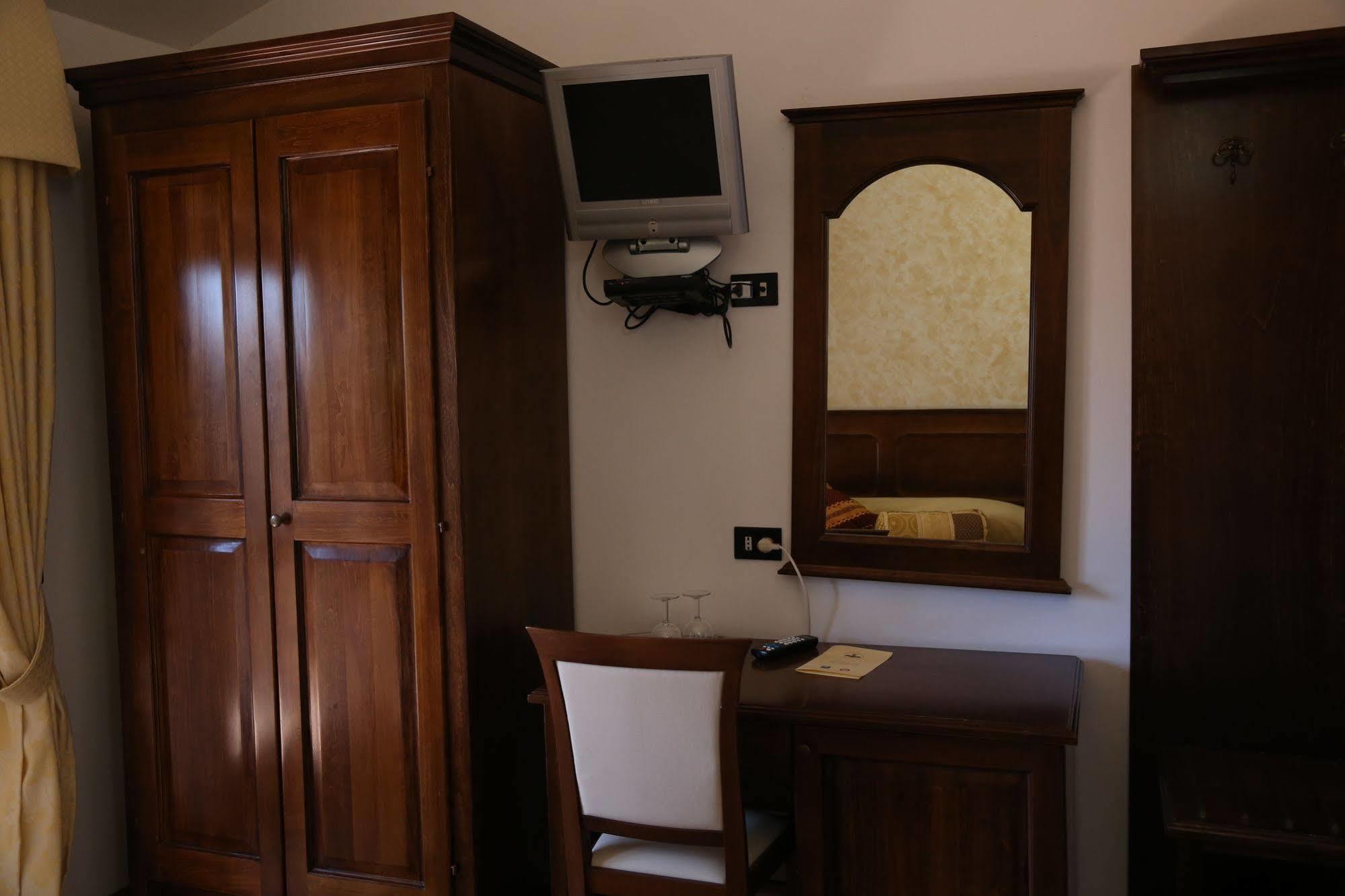 Hotel Ristorante Al Brunello Di מונטלצ'ינו מראה חיצוני תמונה