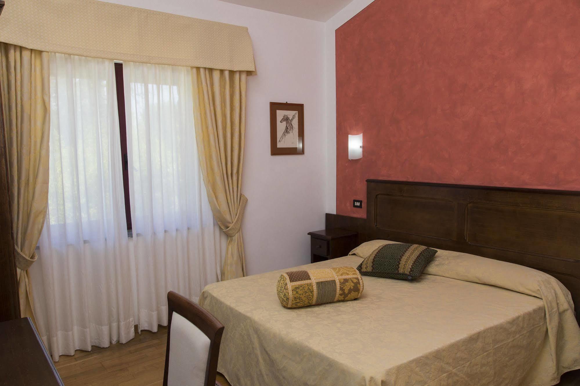 Hotel Ristorante Al Brunello Di מונטלצ'ינו מראה חיצוני תמונה